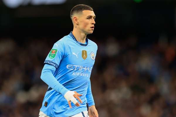 福登传射建功主导联赛杯胜利，瓜帅场边互动显欣慰