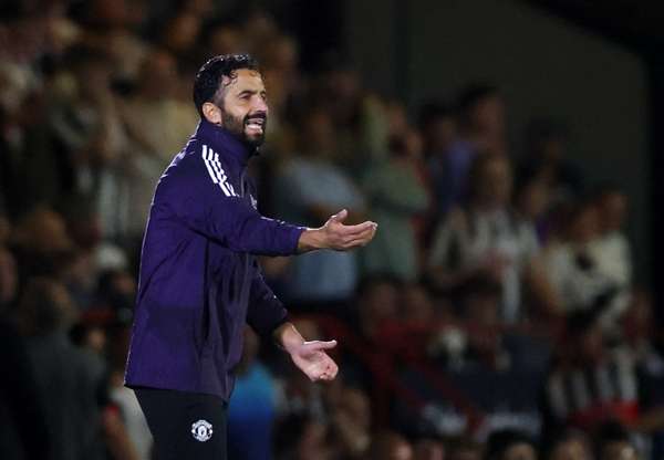 安菲尔德魔咒告破！阿莫林率曼联终结九年客场不胜利物浦纪录