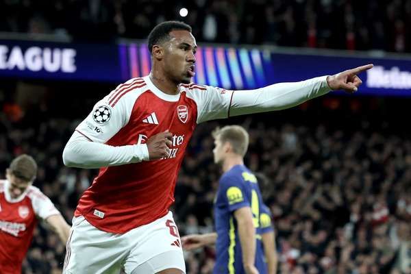 加布里埃尔传射建功荣膺MVP，枪手客场轻取伯恩利稳坐榜首