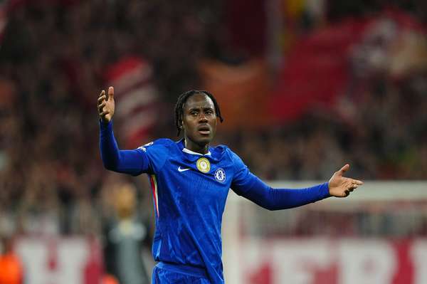 查洛巴盛赞队长里斯·詹姆斯：领袖气质助蓝军10人逼平枪手