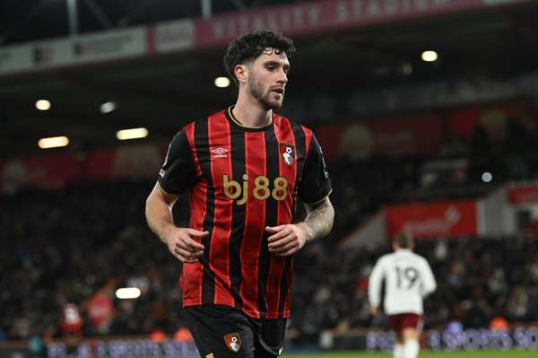 尤文加速冬窗抢人战 与伯恩茅斯角力塞内西转会