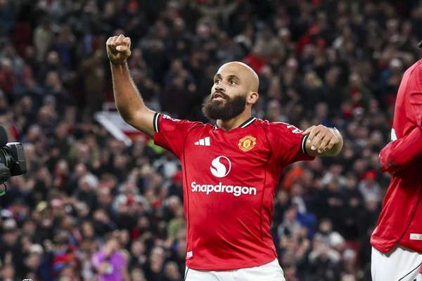 魔翼归来！姆伯莫让曼联德比战重燃希望